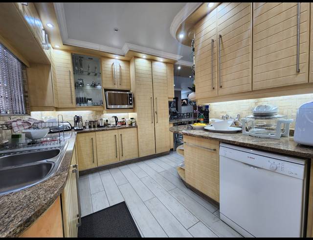 3 BEDROOM HOUSE FOR SALE IN FALCON RIDGE